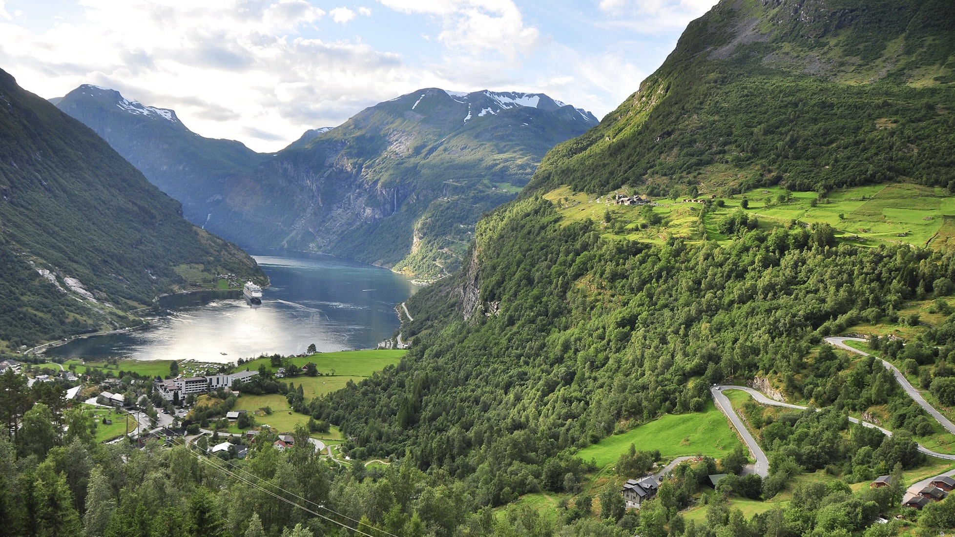 Zugfahrt durch das Flåmsbana-Tal